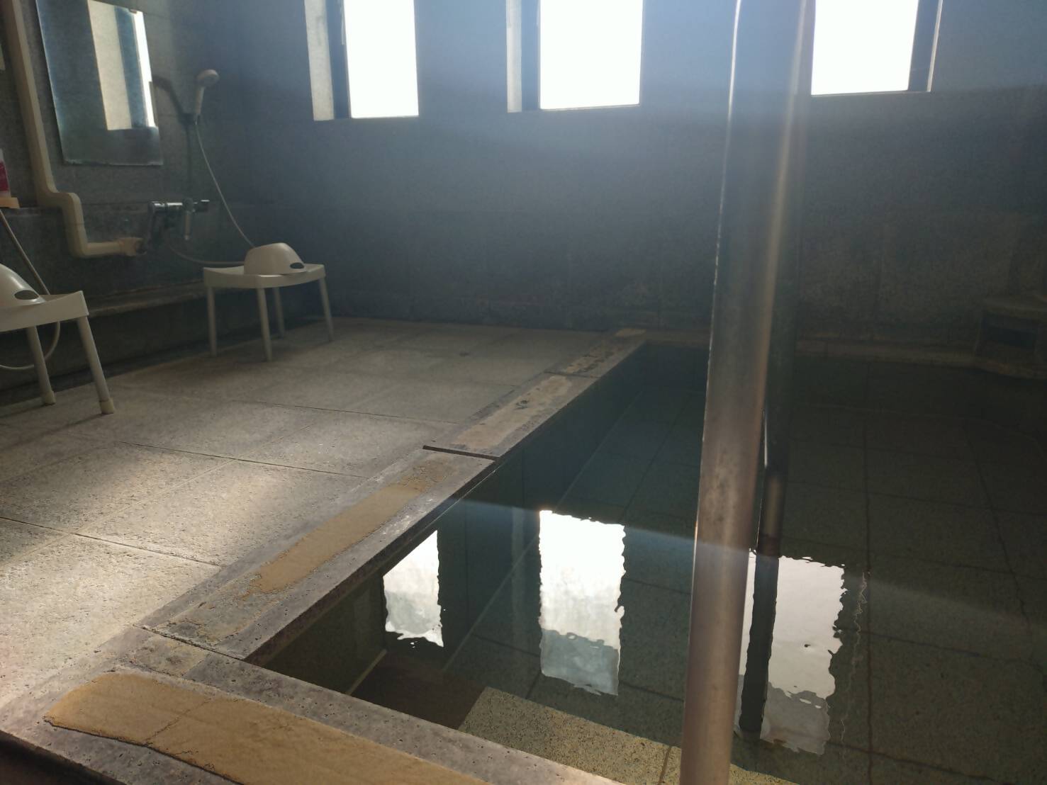 特別浴室の写真です。洗い場が2つあります。