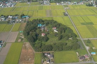空撮した池田氏庭園、画像をタップすると旧池田氏庭園の詳細を紹介するページに移動します