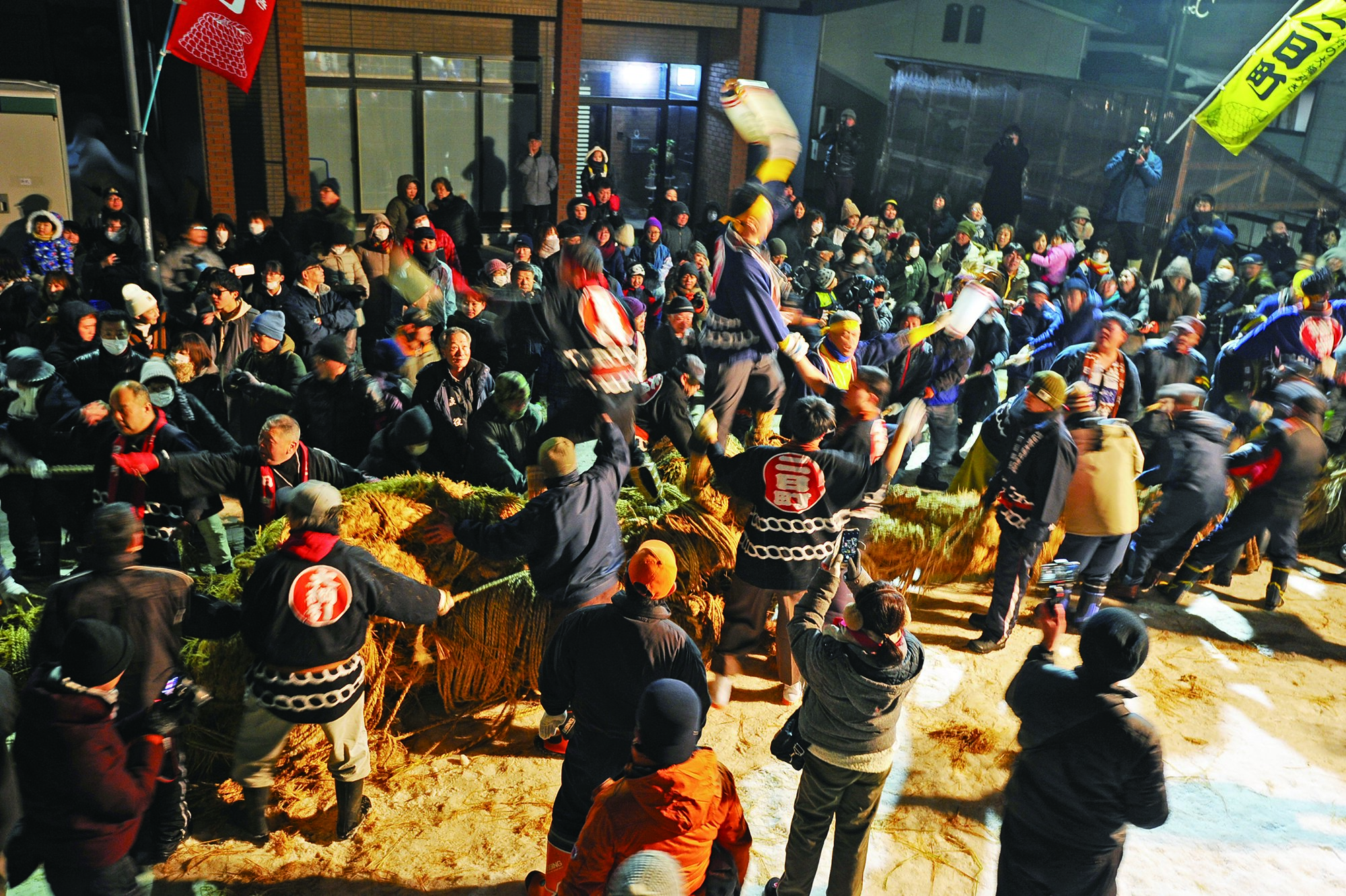 上町と下町の大綱の引き合いの様子