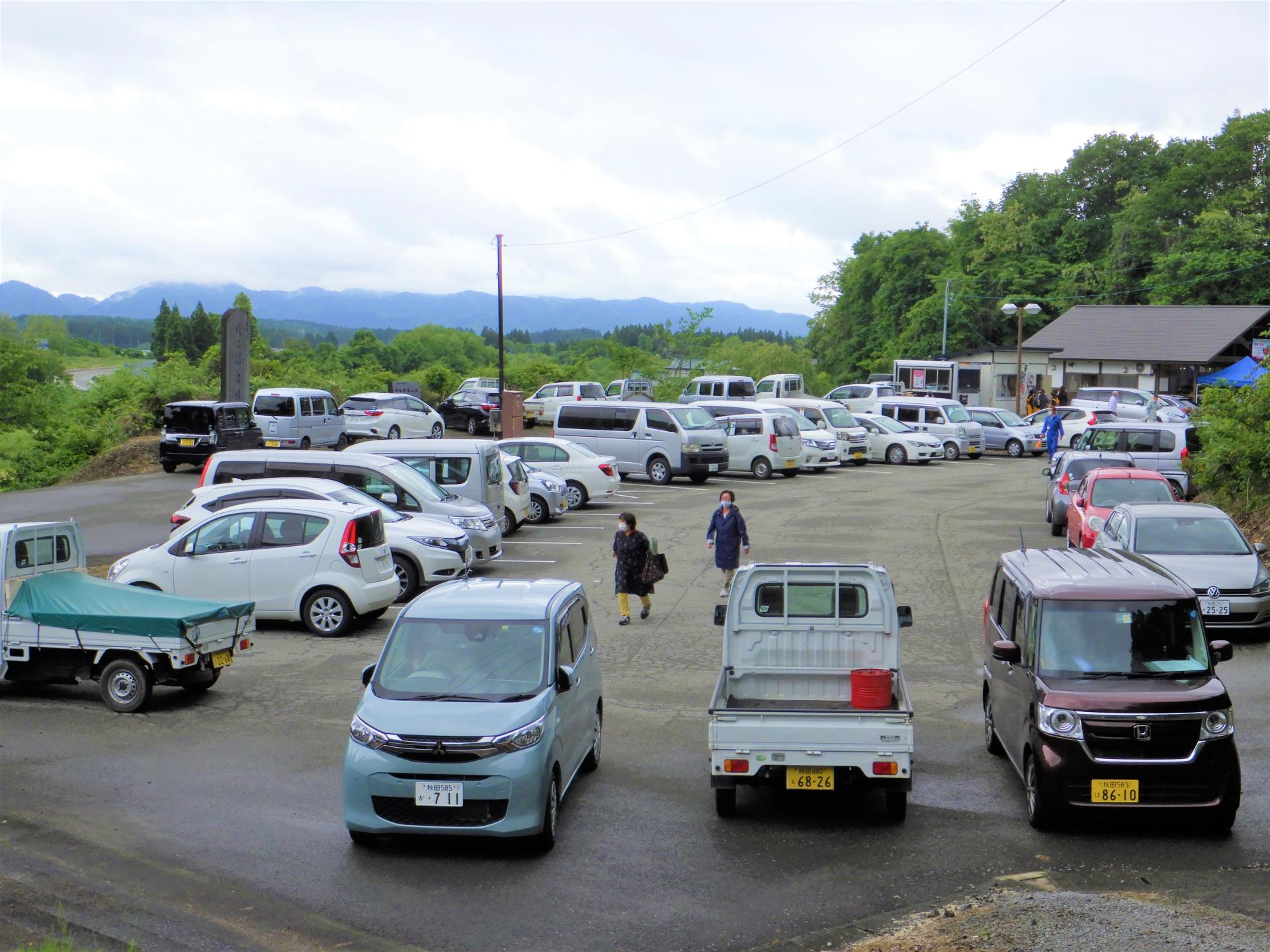 満車の駐車場の画像