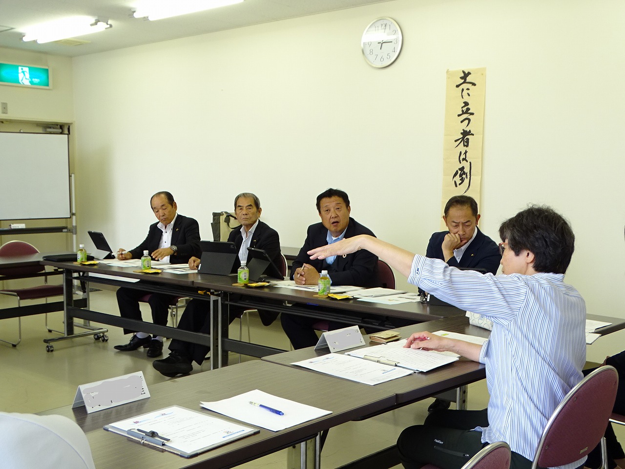 大仙市の農業について説明する農業振興情報センター所長