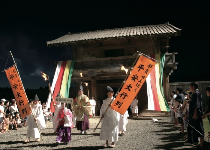 まつり彩夏せんぼくの平安行列の様子