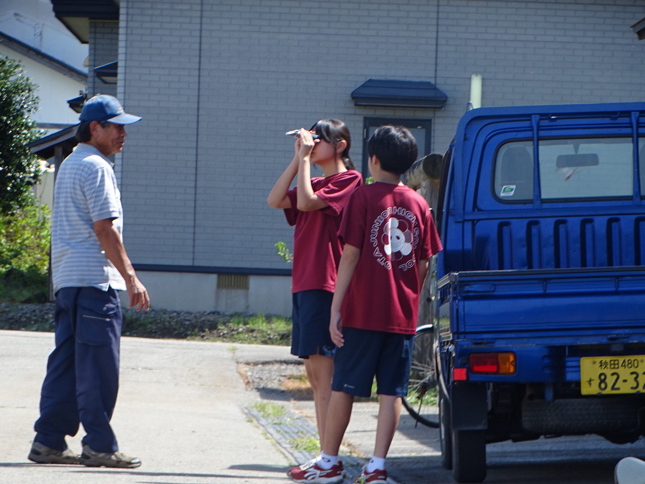 農業指導員の先生から説明を受ける
