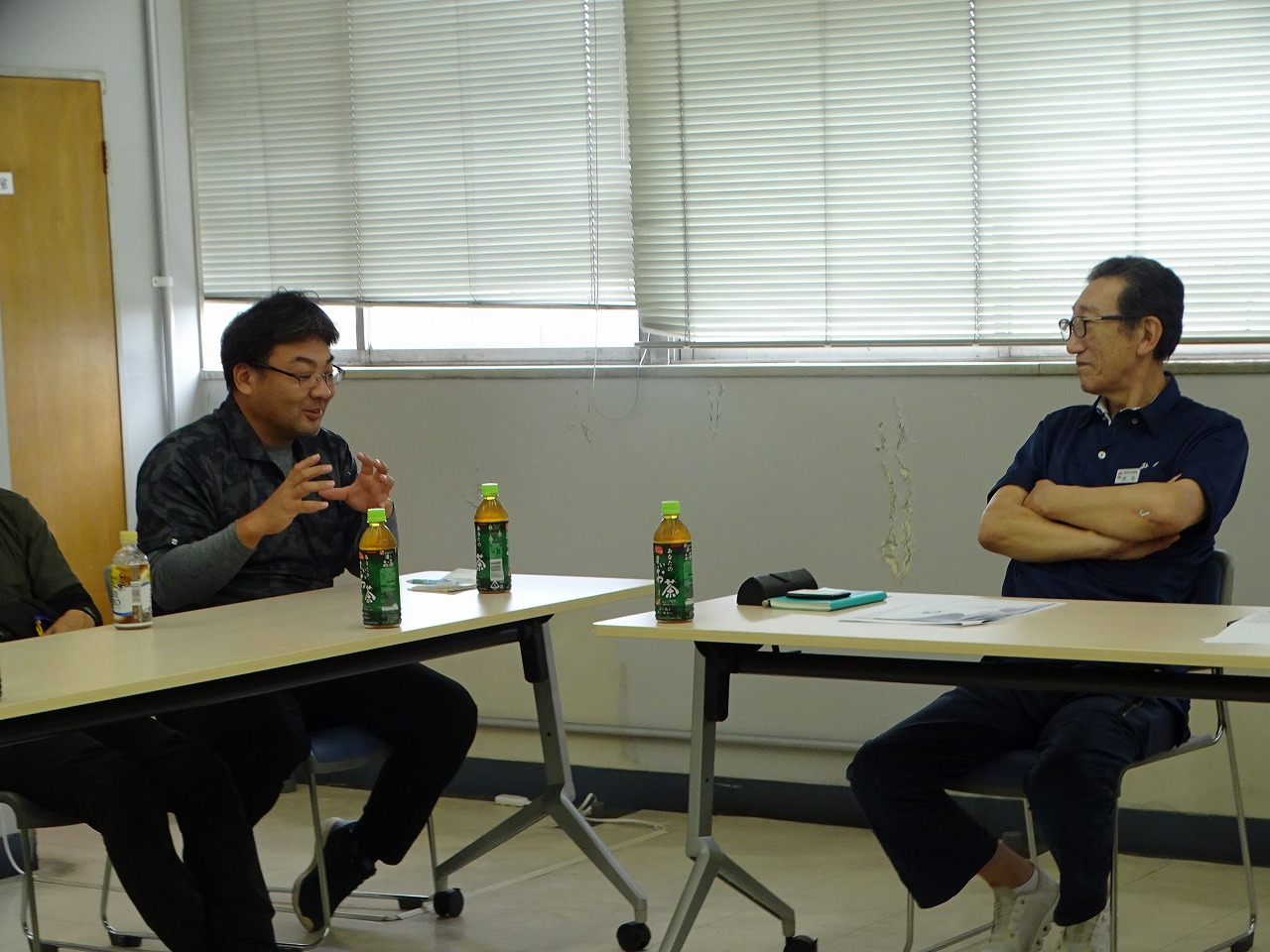 渋谷会長に質問をする研修生