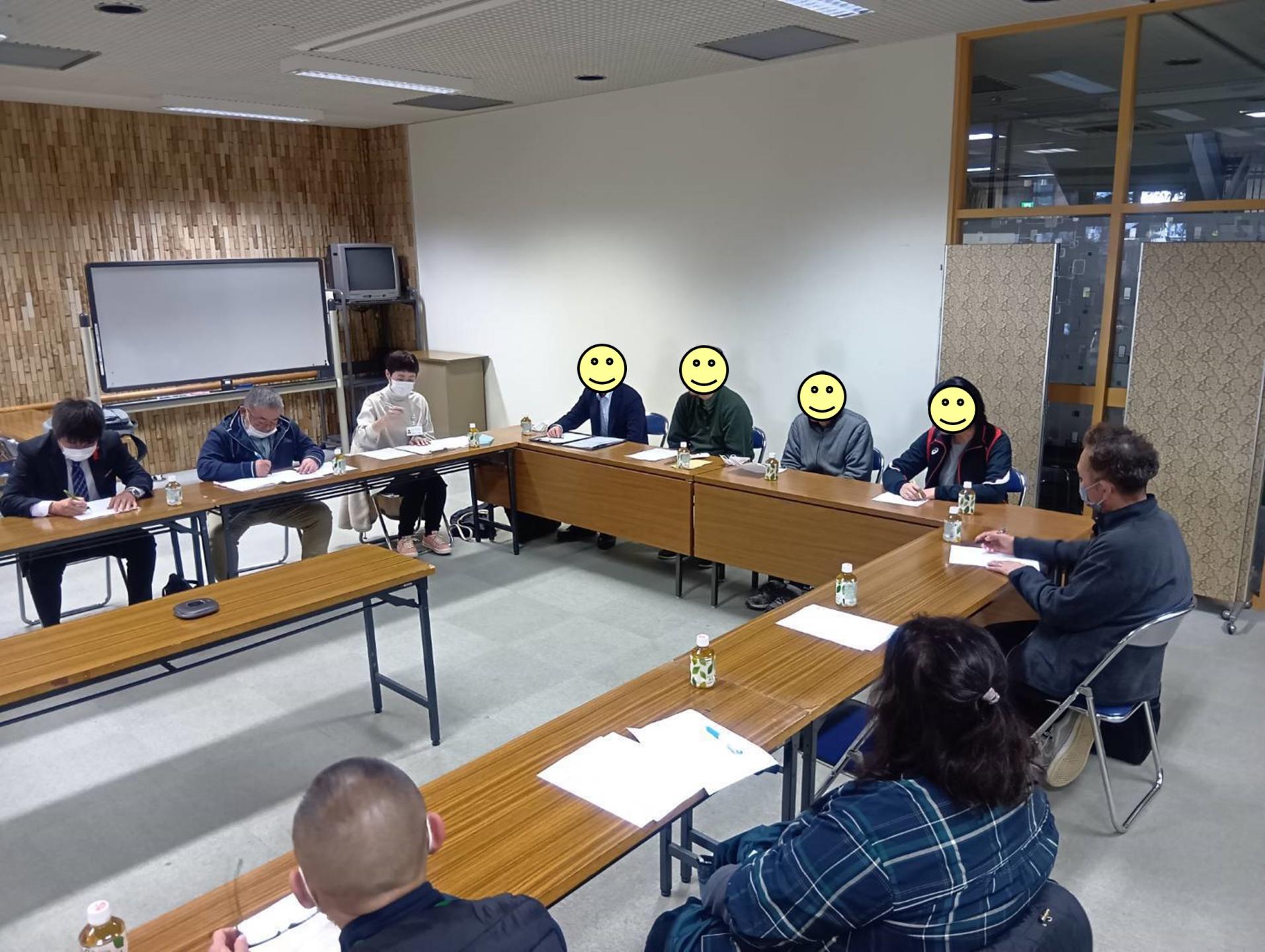 勉強会の様子（参加者：当事者と家族会の方々、地域生活支援部会員）