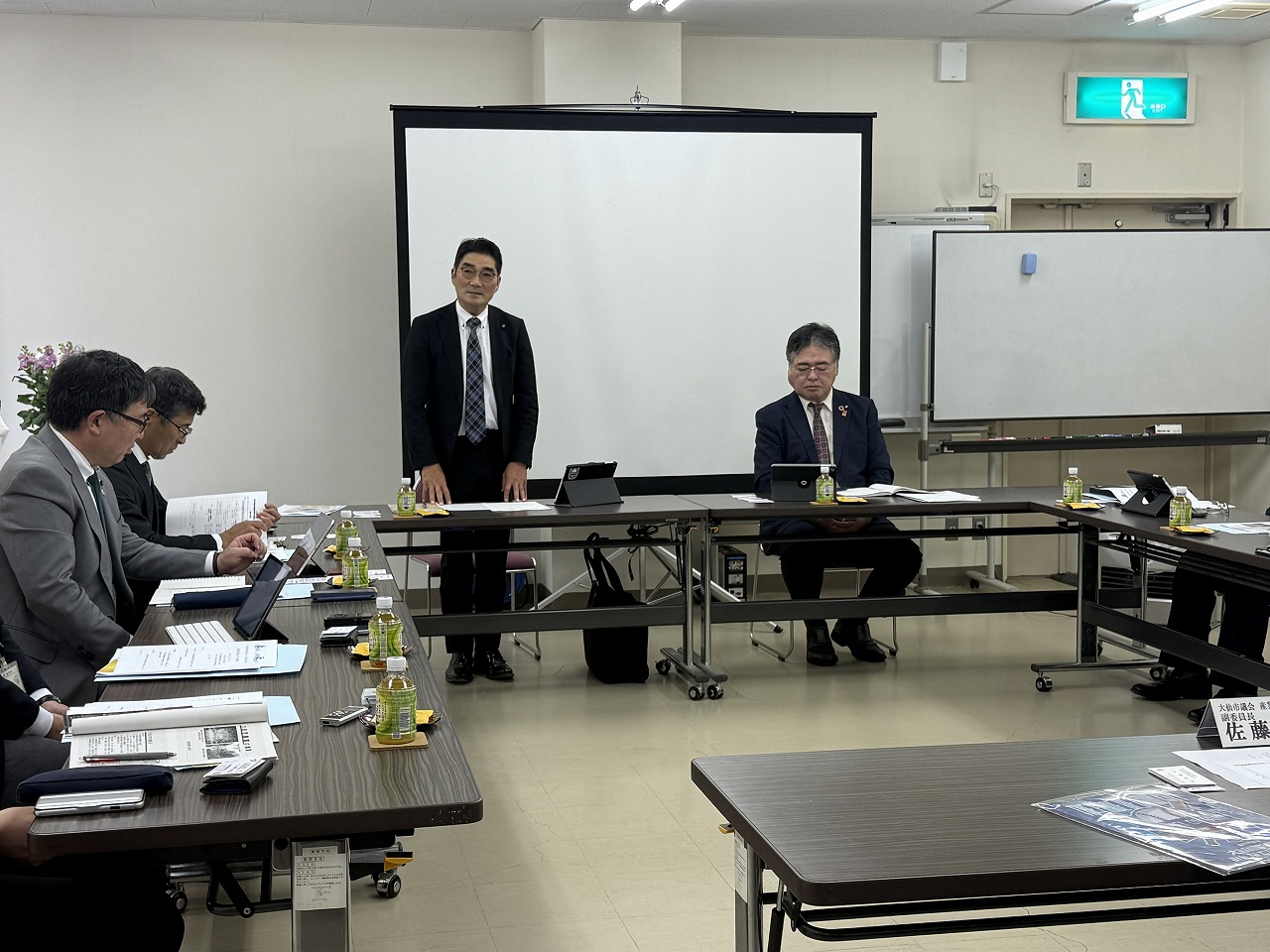 奥州市の説明をする奥州市産業経済常任委員