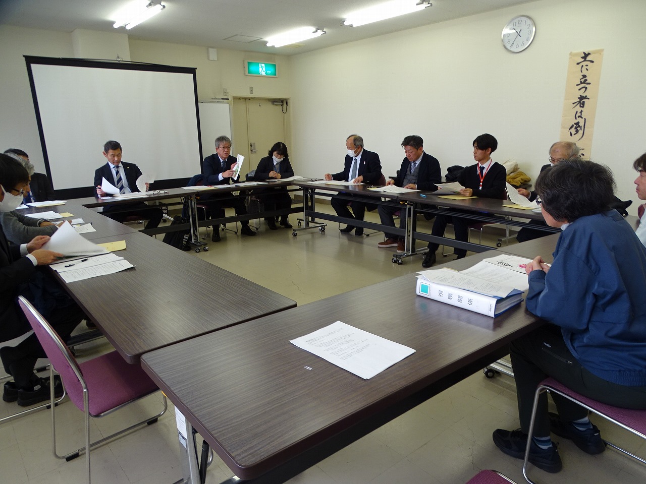 研修施設について質問するさがえ西村山農協の職員