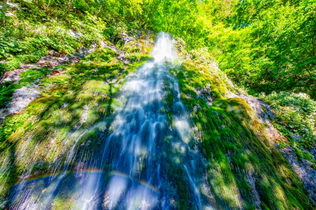 滝をぼかしの技術を生かし幻想的に表現