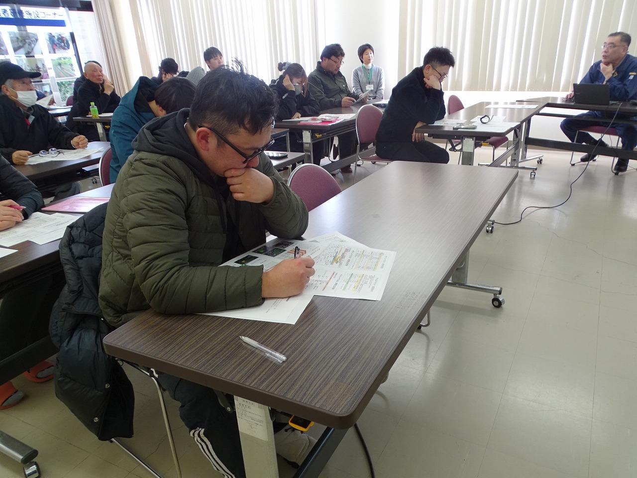 エダマメの講義を受ける研修生