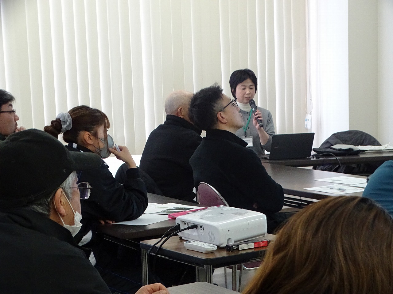 ブドウの講座を受ける様子