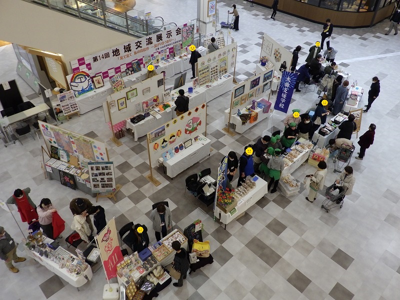 会場全体の様子、２階から撮影