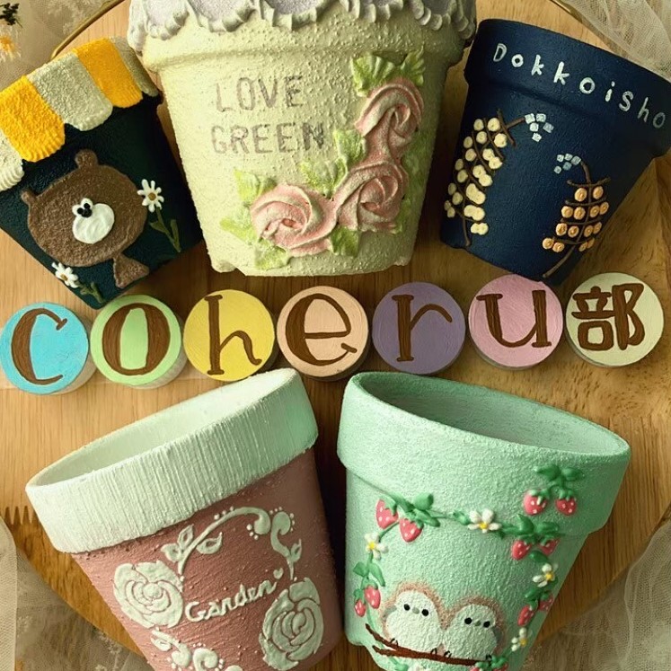 Coheru部の商品、カラフルな鉢