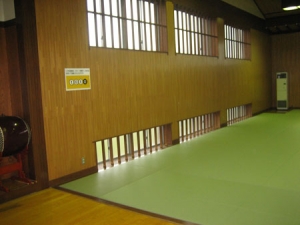 壁に貼られたスポーツ振興くじ(toto)の看板