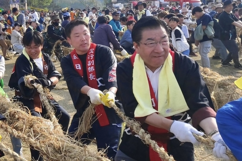 機池市綱引き祭りの様子