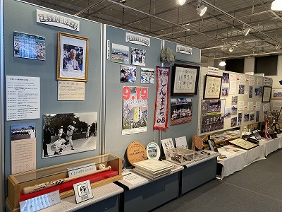 500歳野球展示の様子、写真やパネルで大会を紹介