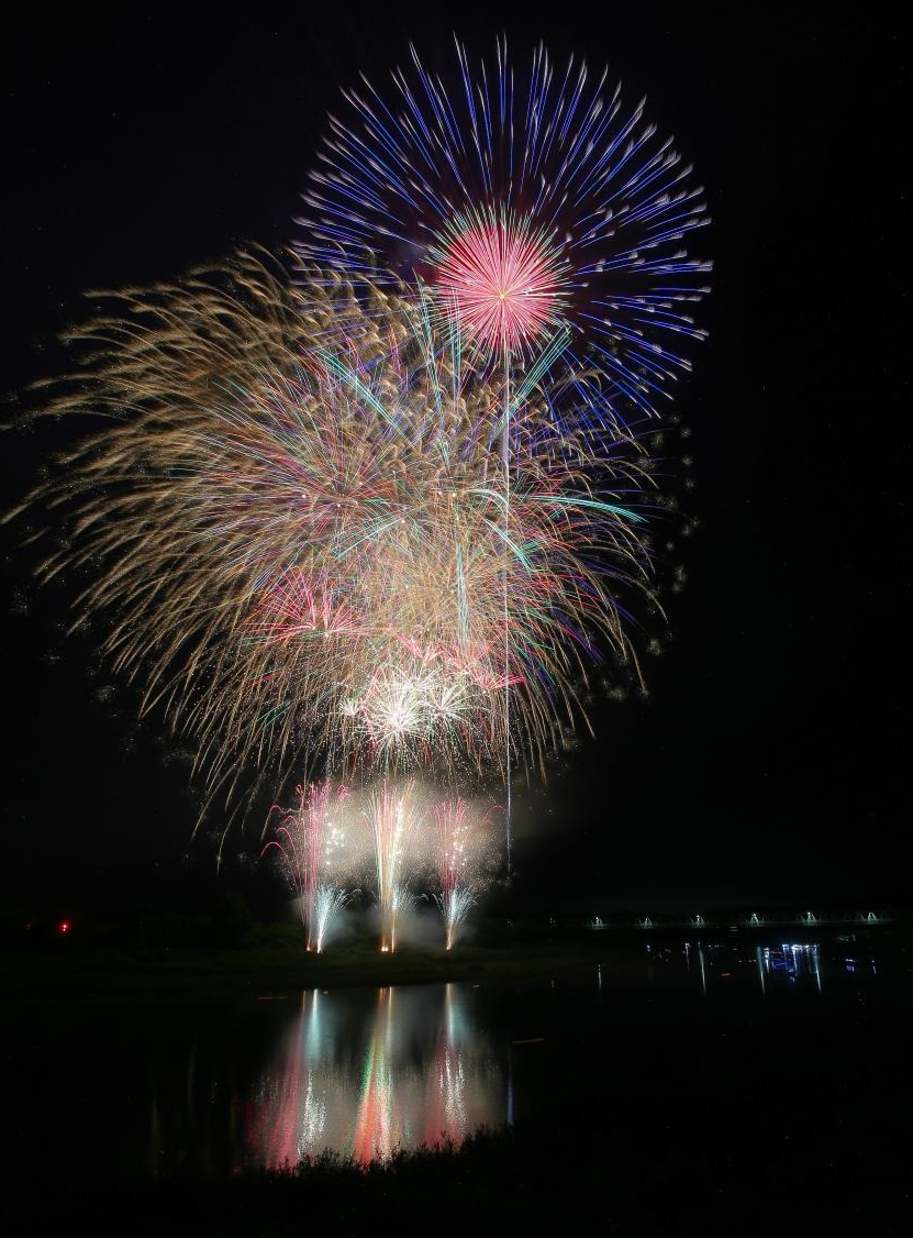 ふるさと西仙まつりにて打ち上げられた花火
