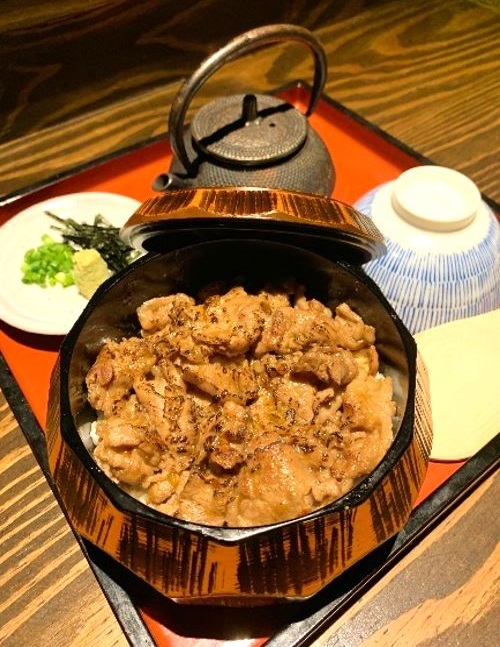 写真：秋田おばこ牛のひつまぶし