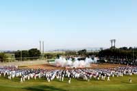 写真：毎年150チーム以上が整列する様子