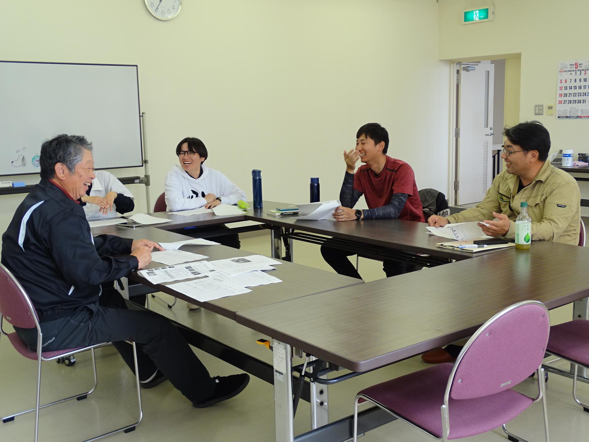 室内での座学研修の様子