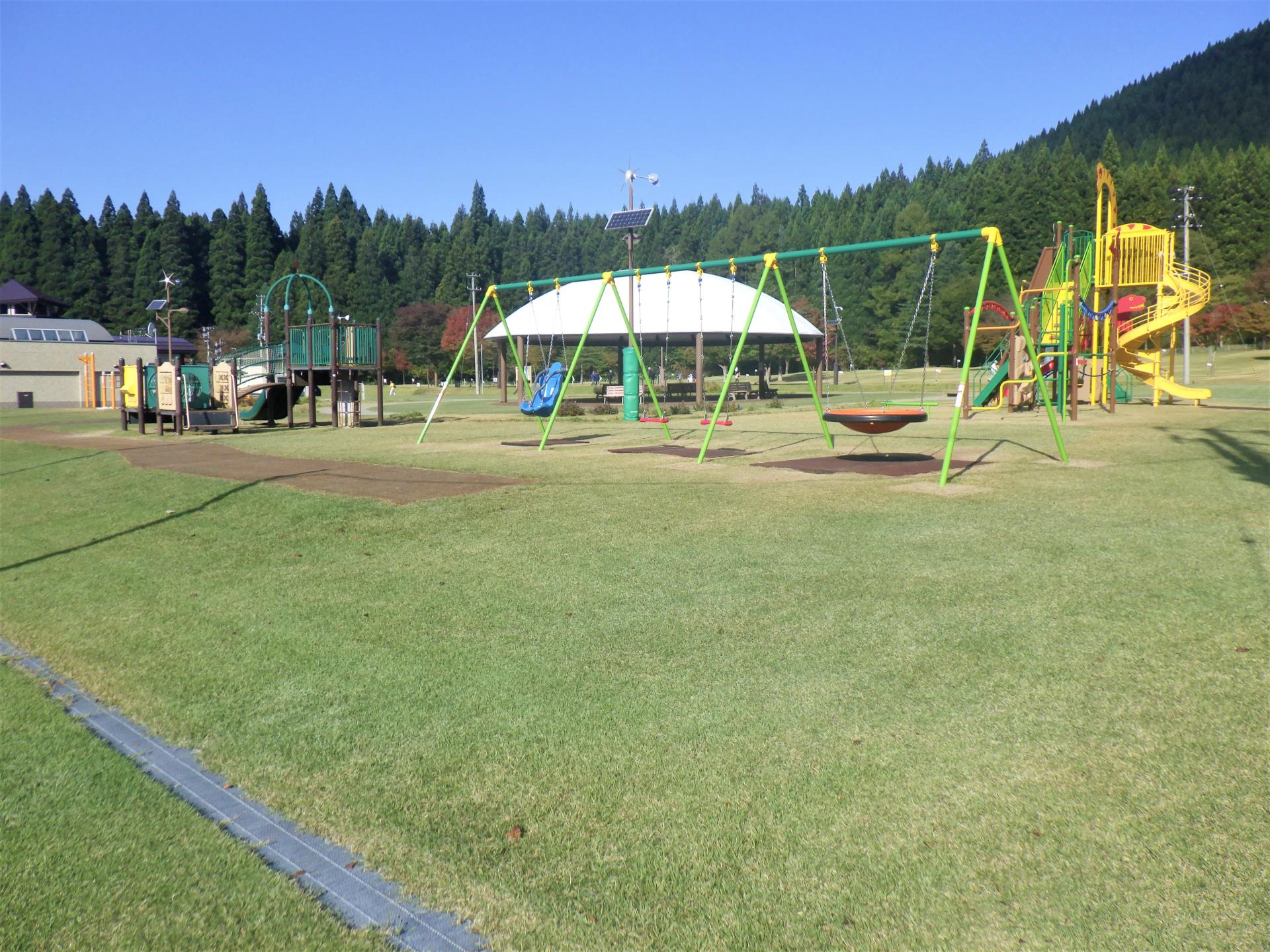 公園内の遊具