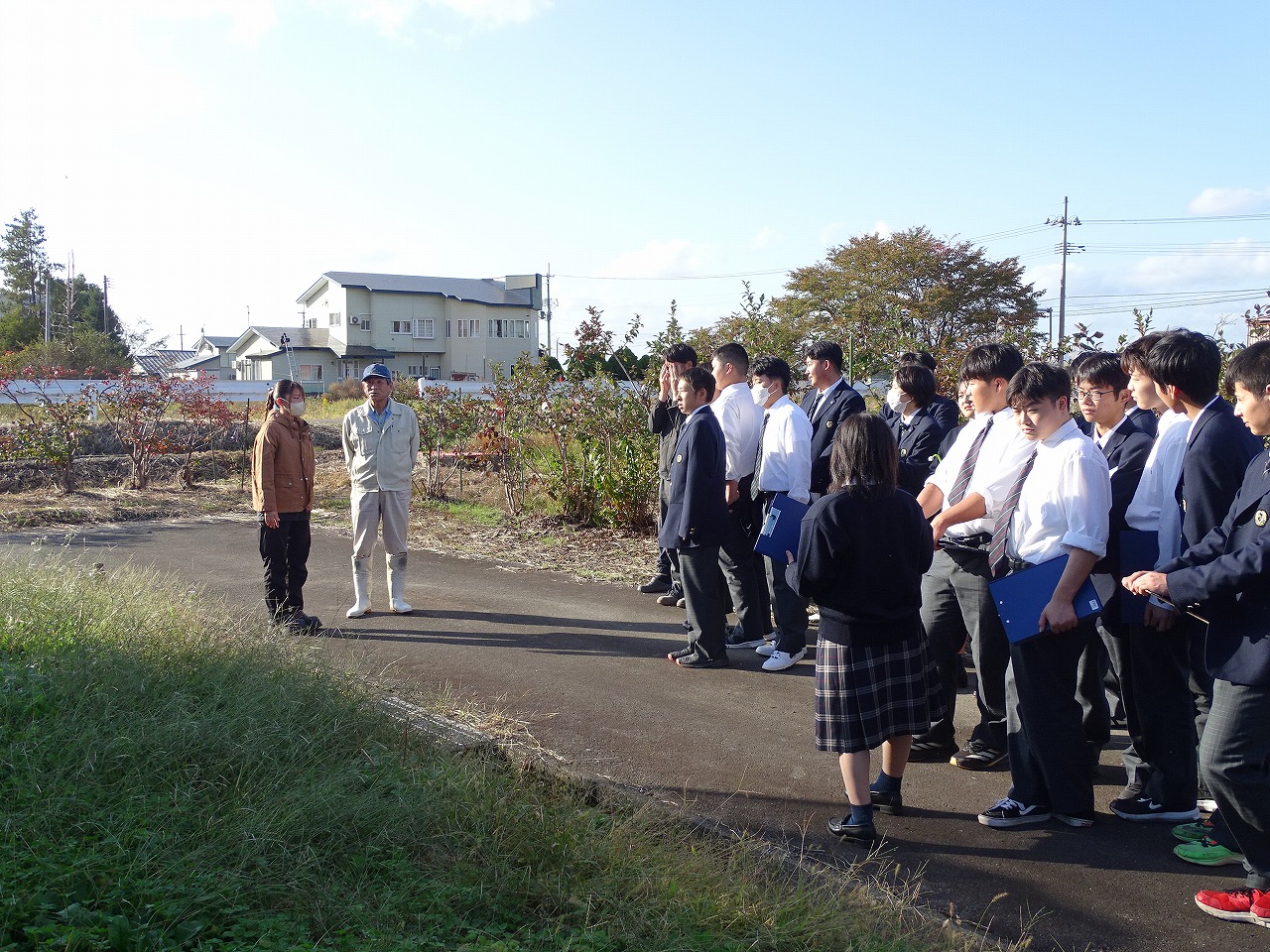 ほ場見学の様子02