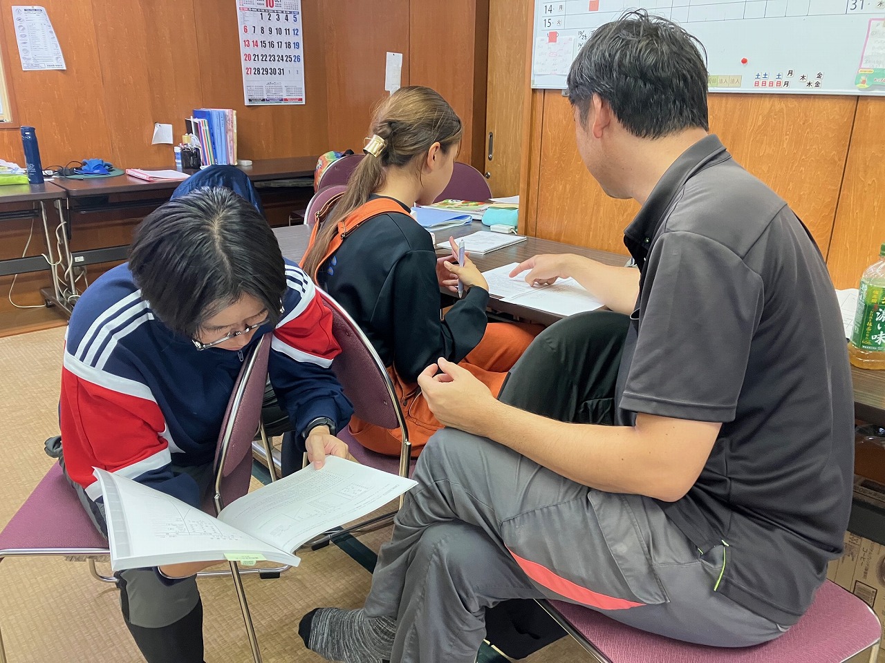 農業簿記の自習をしている様子