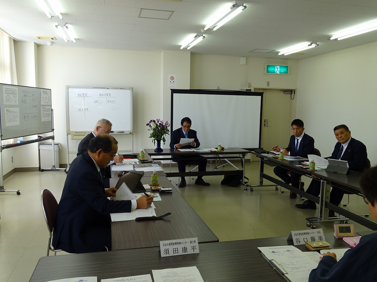 意見交換を行っている様子01