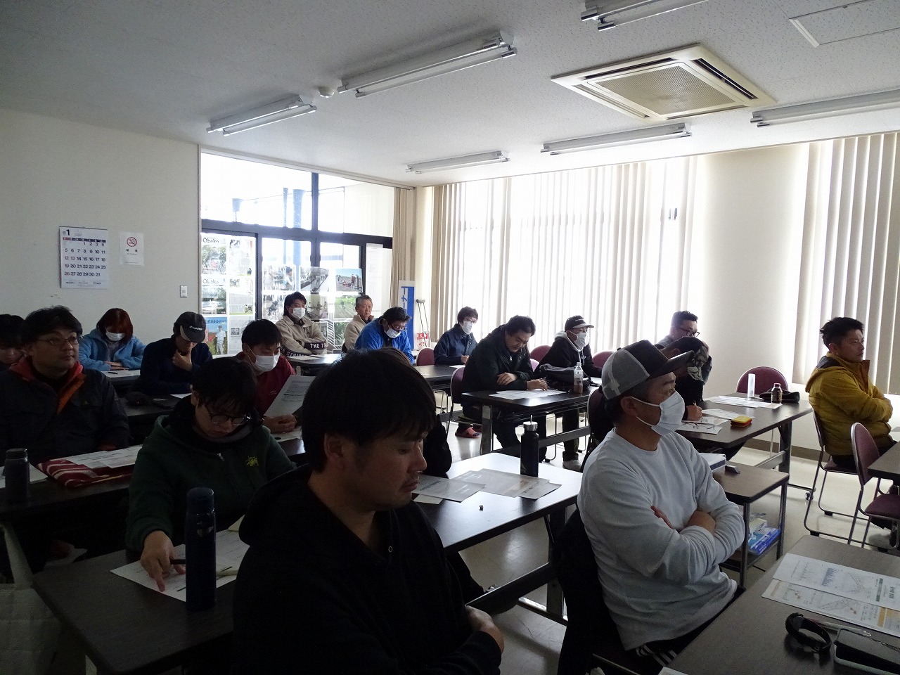 真剣に水稲栽培講座を受ける研修生の様子
