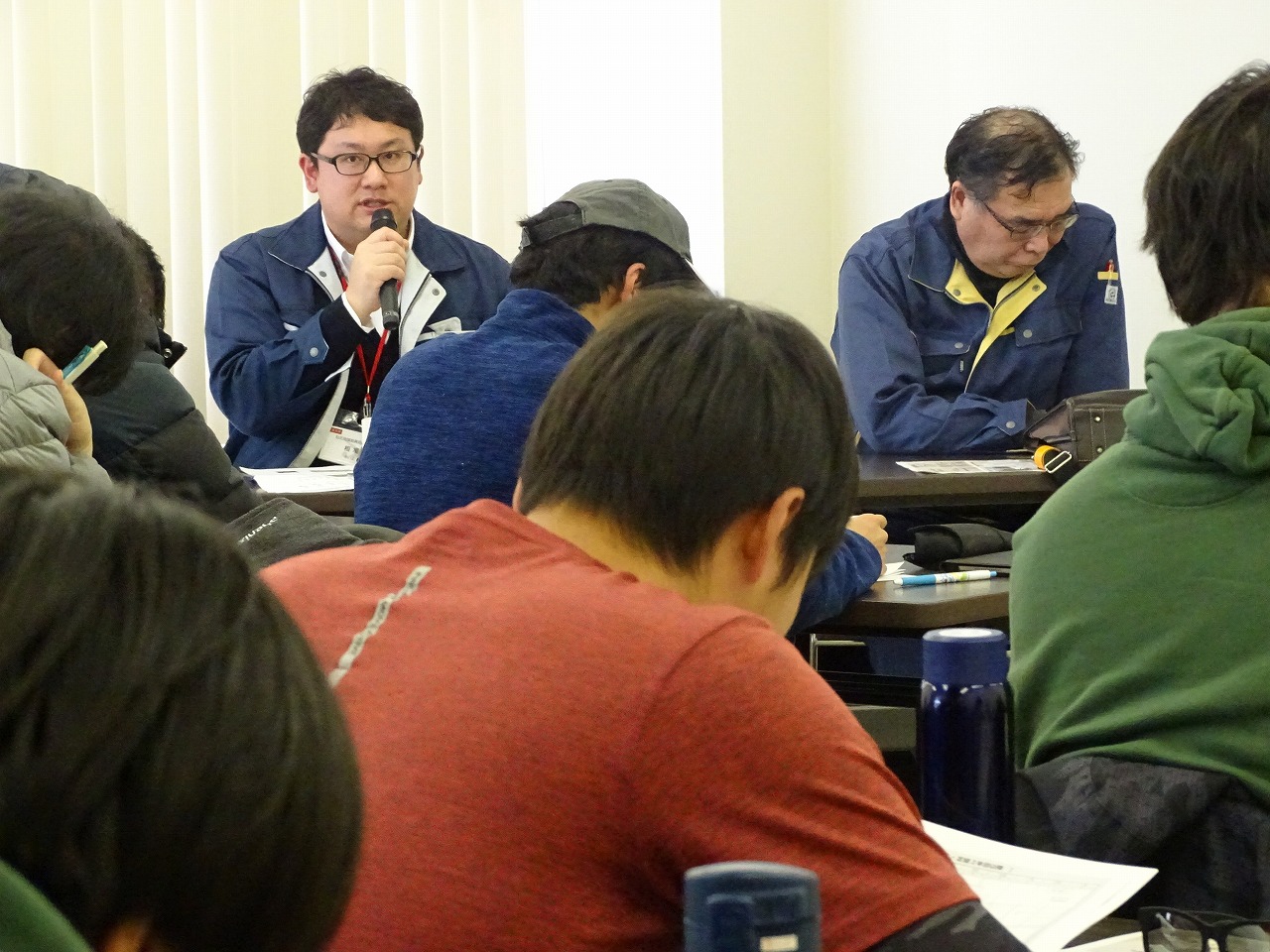 栽培基礎講座で講師が説明している様子