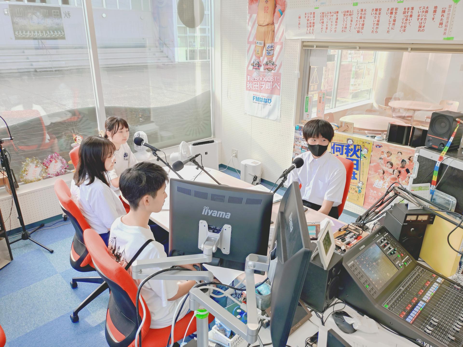 FMはなびでの収録風景