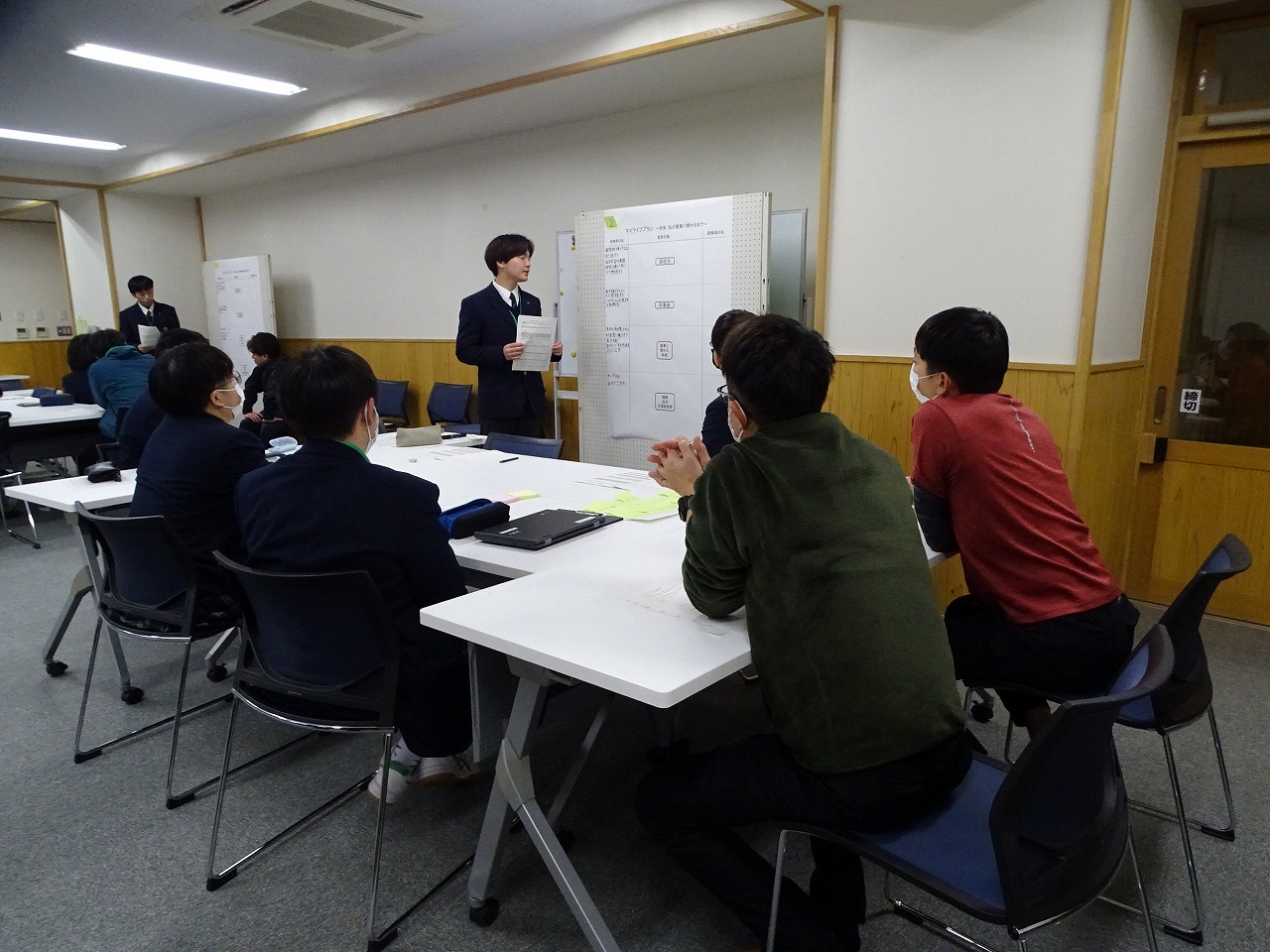 大農生のマイプランを聞く研修生