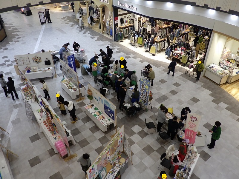 会場全体の様子、2階から作成