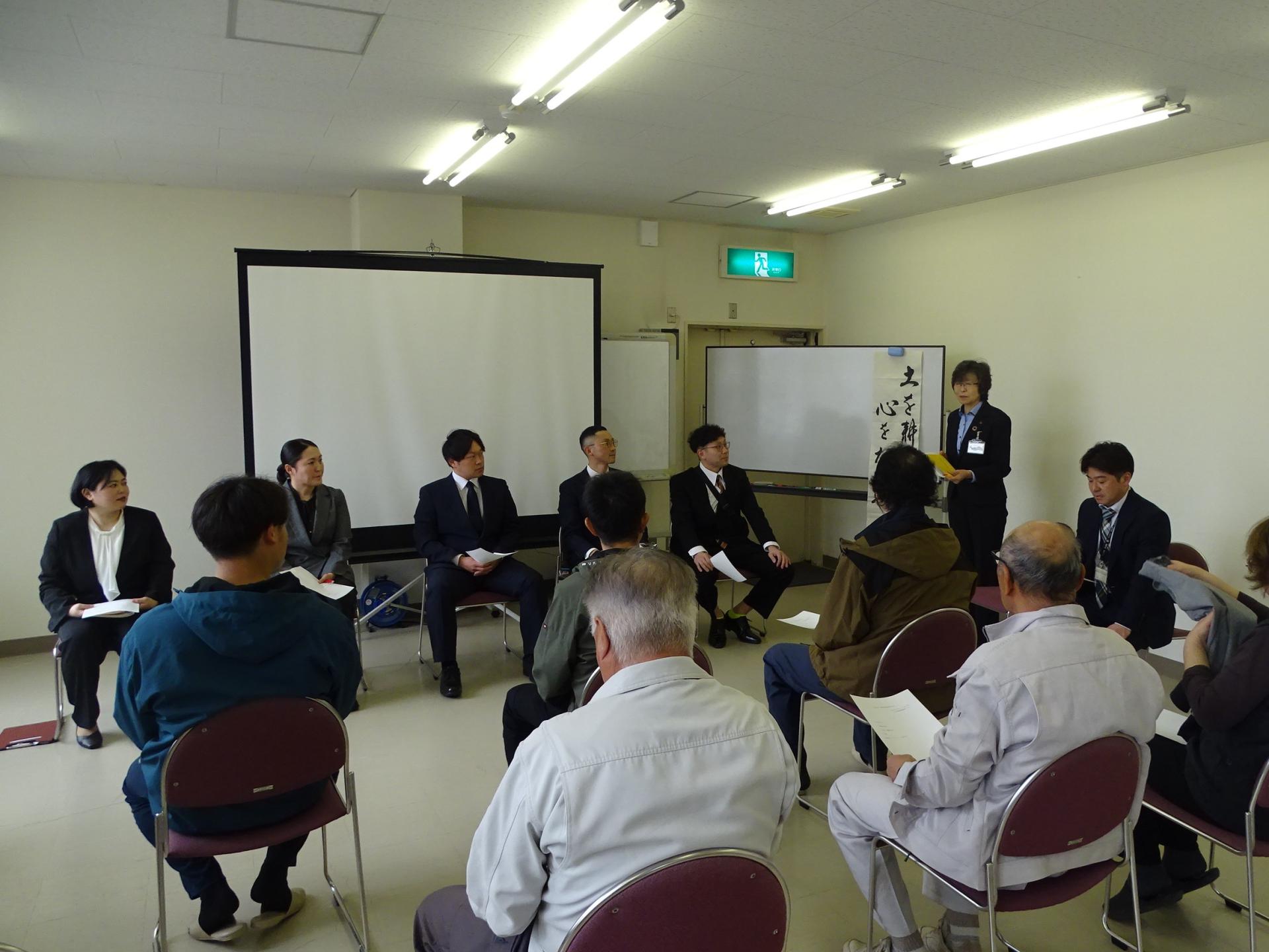 谷口所長から新規研修生に歓迎の言葉を送っている様子