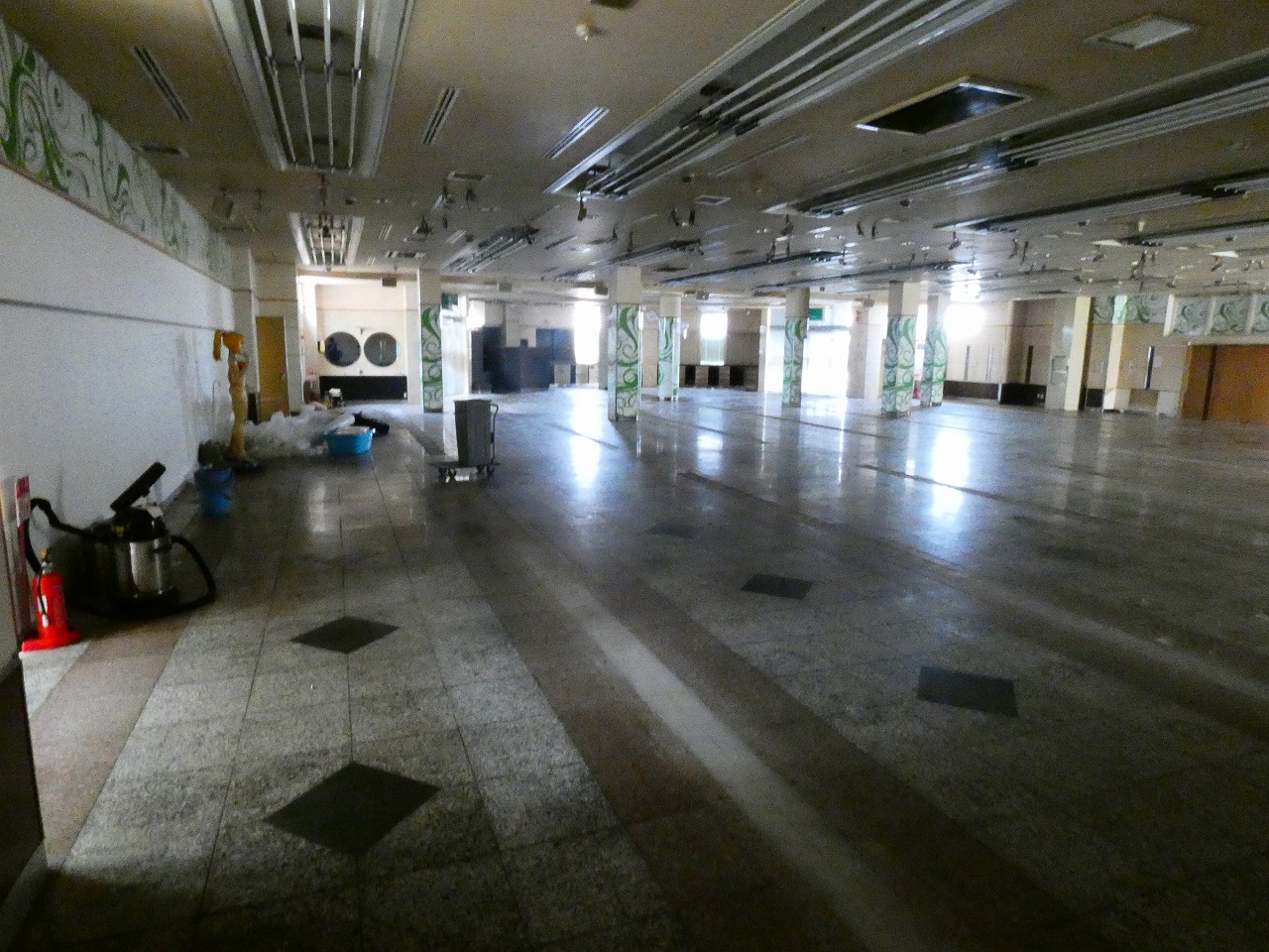 旧ボンボンスタジアム内観