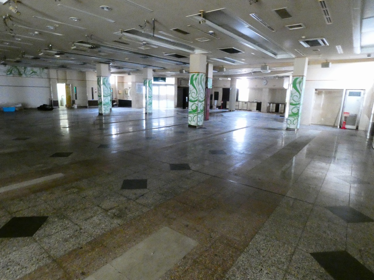 旧ボンボンスタジアム内観