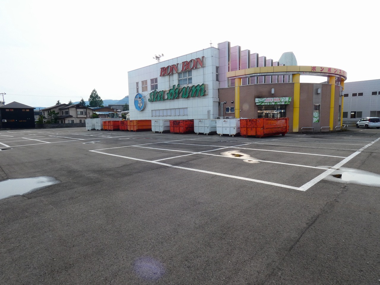 旧ボンボンスタジアム外観