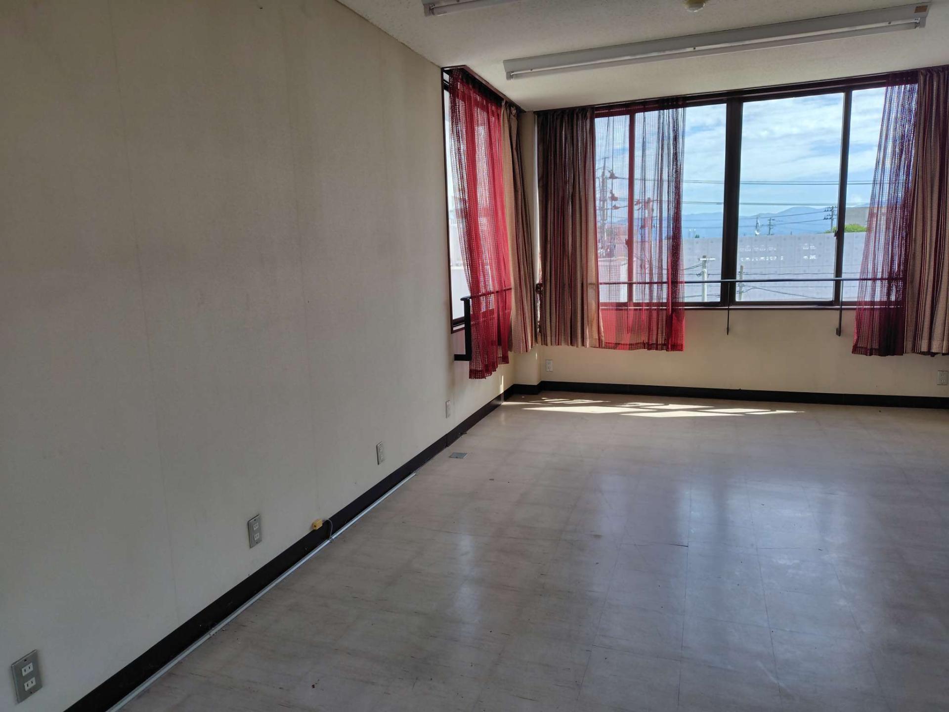 大曲タクシー本社ビル内観